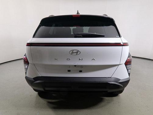 Atlas White 2026 Hyundai KONA SEL Sport