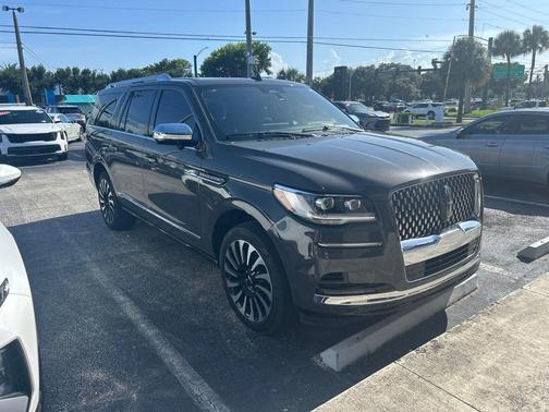 Chroma Caviar Dark Gray Metallic Clearcoat 2023 Lincoln Navigator Black Label