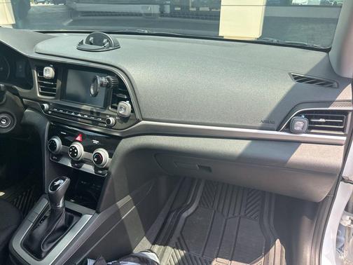 Quartz White Pearl 2019 Hyundai ELANTRA SEL