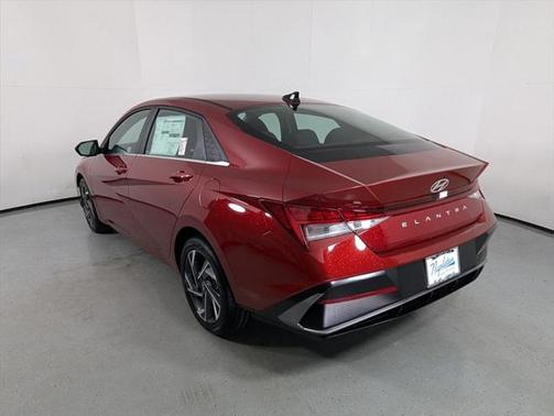 2025 Hyundai ELANTRA SEL