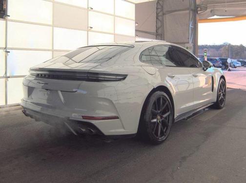 2024 Porsche Panamera 4