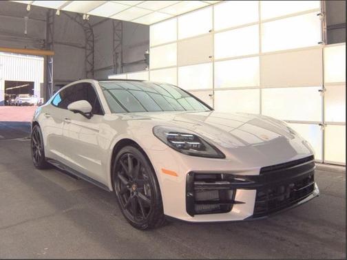 2024 Porsche Panamera 4