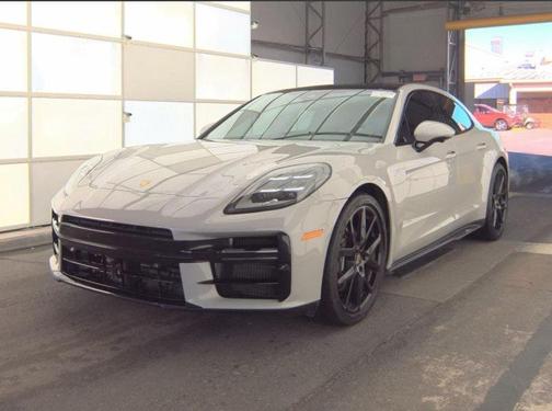 2024 Porsche Panamera 4