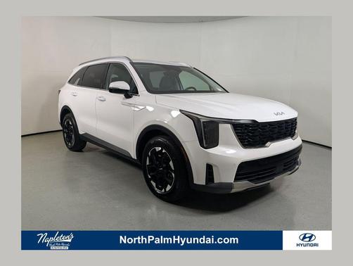 Glacial White Pearl 2024 Kia Sorento S