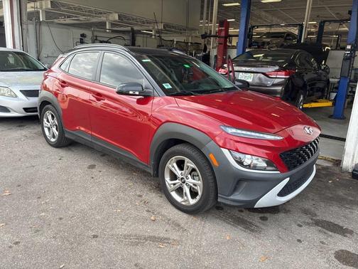 2022 Hyundai KONA SEL