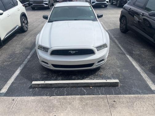 Oxford White 2014 Ford Mustang V6
