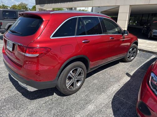 designo Cardinal Red Metallic 2019 Mercedes-Benz GLC 300 Base
