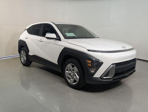 Atlas White 2026 Hyundai KONA SE