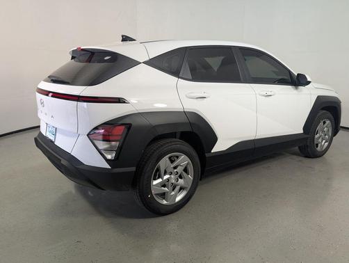 Atlas White 2026 Hyundai KONA SE
