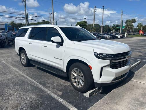 Summit White 2022 Chevrolet Suburban LT