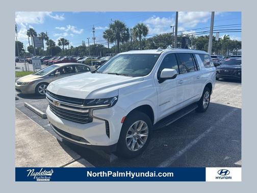Summit White 2022 Chevrolet Suburban LT