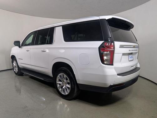 Summit White 2022 Chevrolet Suburban LT