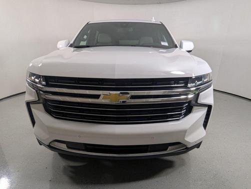 Summit White 2022 Chevrolet Suburban LT