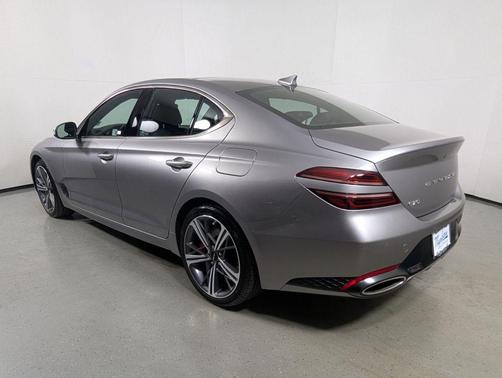 2024 Genesis G70 2.5T RWD