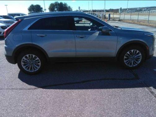Silver Mist Metallic 2024 Volkswagen Atlas 2.0T SE w/Technology