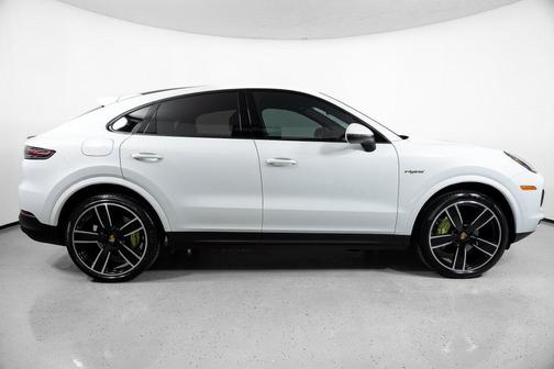 Carrara White Metallic 2023 Porsche Cayenne Platinum Edition