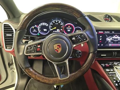 Carrara White Metallic 2023 Porsche Cayenne Platinum Edition