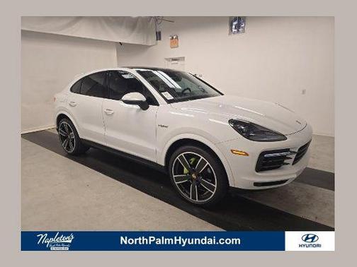 White 2023 Porsche Cayenne Platinum Edition