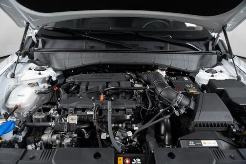 Atlas White 2026 Hyundai KONA SEL Premium