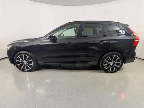 2024 Volvo XC60 B5 Plus Dark Theme