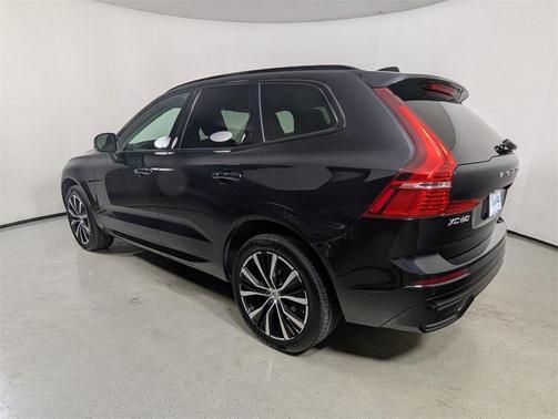 2024 Volvo XC60 B5 Plus Dark Theme