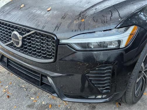 2024 Volvo XC60 B5 Plus Dark Theme