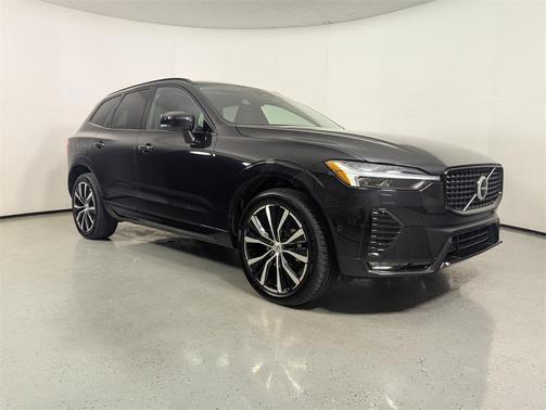 2024 Volvo XC60 B5 Plus Dark Theme