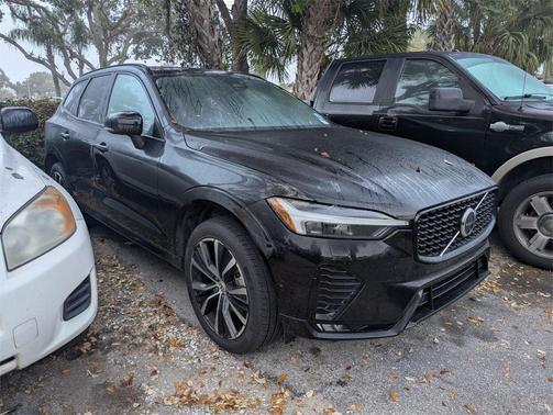 2024 Volvo XC60 B5 Plus Dark Theme
