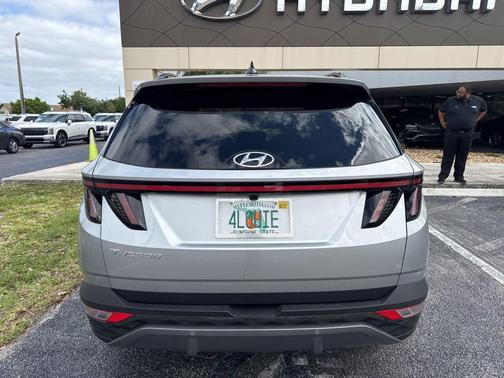 Shimmering Silver 2024 Hyundai TUCSON Limited