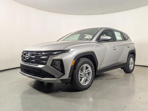 Shimmering Silver 2026 Hyundai TUCSON SE