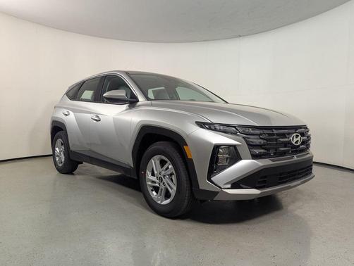 Shimmering Silver 2026 Hyundai TUCSON SE