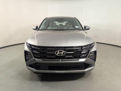Shimmering Silver 2026 Hyundai TUCSON SE