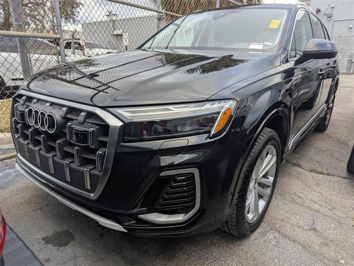 2025 Audi Q7 55 Premium Plus