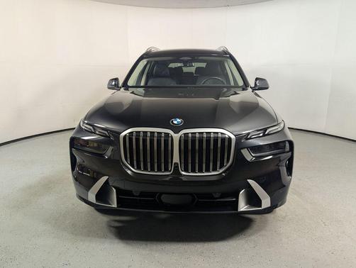 Black Sapphire Metallic 2024 BMW X7 xDrive40i