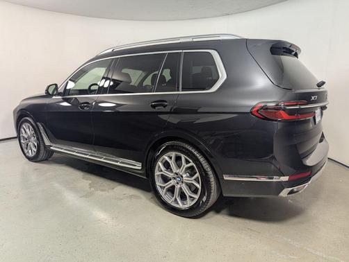 Black Sapphire Metallic 2024 BMW X7 xDrive40i