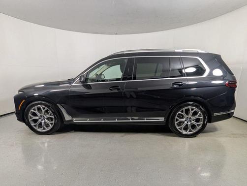 Black Sapphire Metallic 2024 BMW X7 xDrive40i