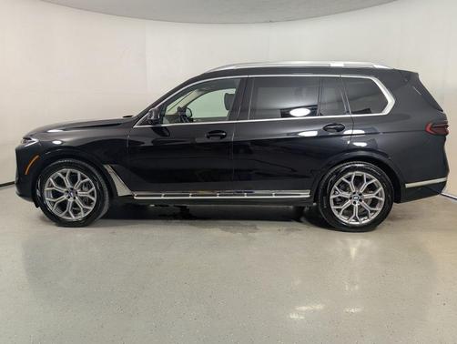 Black Sapphire Metallic 2024 BMW X7 xDrive40i
