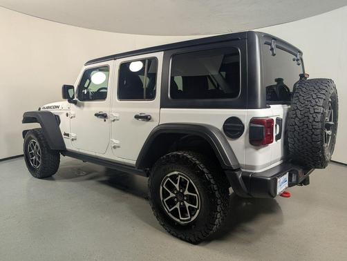 Bright White Clearcoat 2026 Jeep Wrangler Rubicon