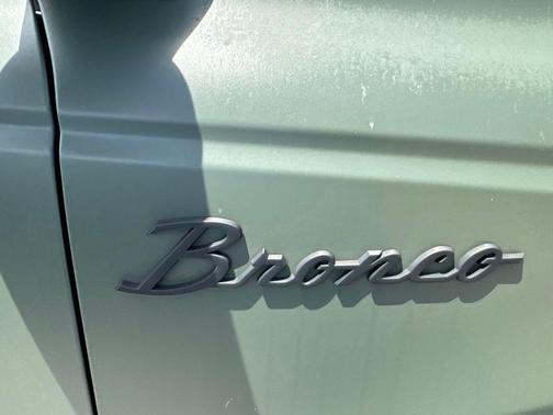 Oxford White 2022 Ford Bronco Base