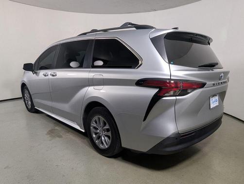Celestial Silver Metallic 2021 Toyota Sienna XLE 7 Passenger