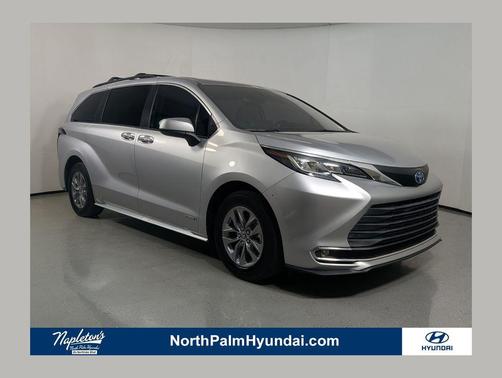 Celestial Silver Metallic 2021 Toyota Sienna XLE 7 Passenger