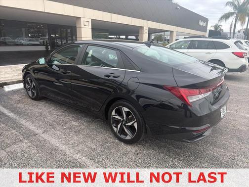 2023 Hyundai ELANTRA Limited