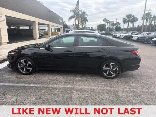 2023 Hyundai ELANTRA Limited