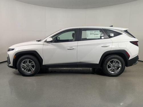 Serenity White Pearl 2026 Hyundai TUCSON SE