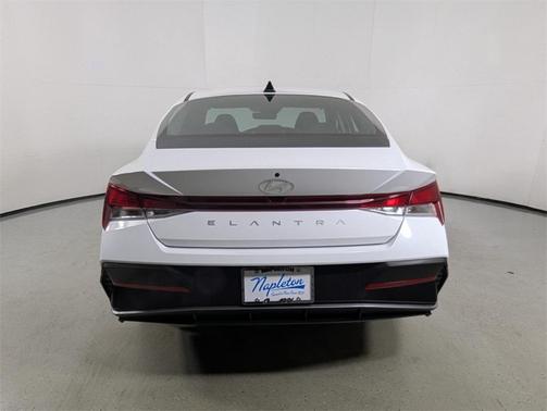 2025 Hyundai ELANTRA SE