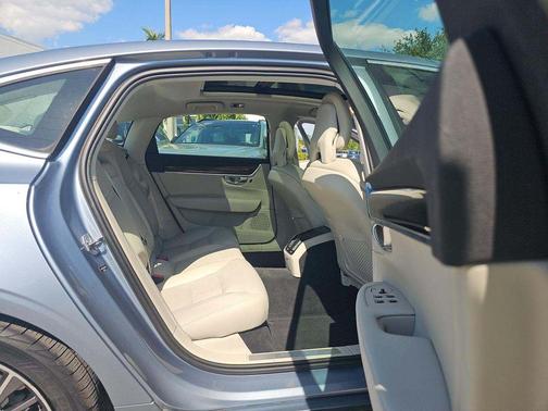 Mussel Blue Metallic 2018 Volvo S90 T5 Momentum