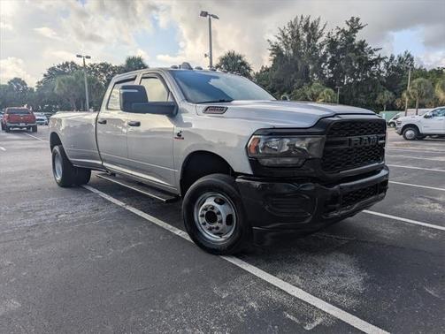 2023 RAM 3500 Tradesman Crew Cab 4x4 8' Box