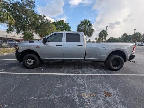 2023 RAM 3500 Tradesman Crew Cab 4x4 8' Box