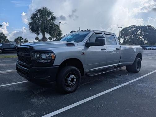 2023 RAM 3500 Tradesman Crew Cab 4x4 8' Box