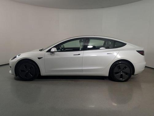Pearl White Multi-Coat 2023 Tesla Model 3 Standard Range